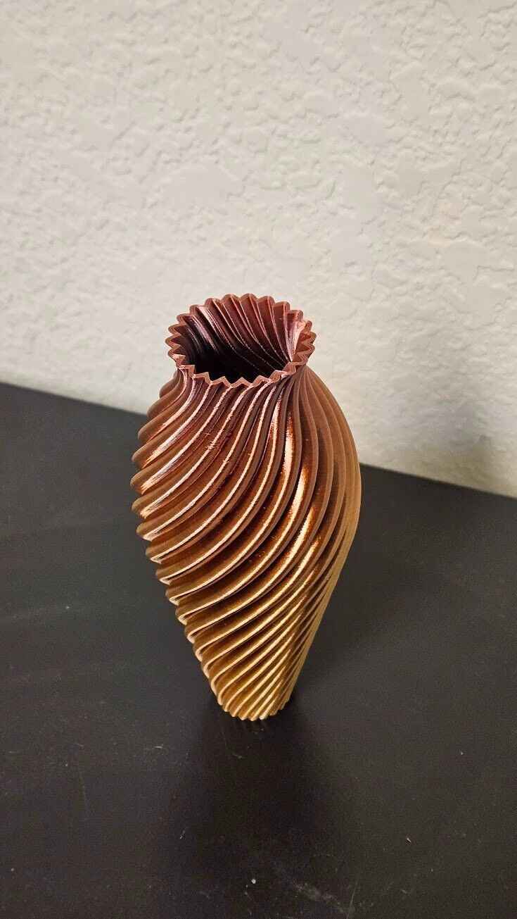 Beautiful 3d printed 7 inch vase - shimmering gold and copper colors